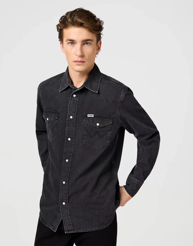 Chemise Western Wrangler Rinse Black coupe regular en denim reflux, vue de face