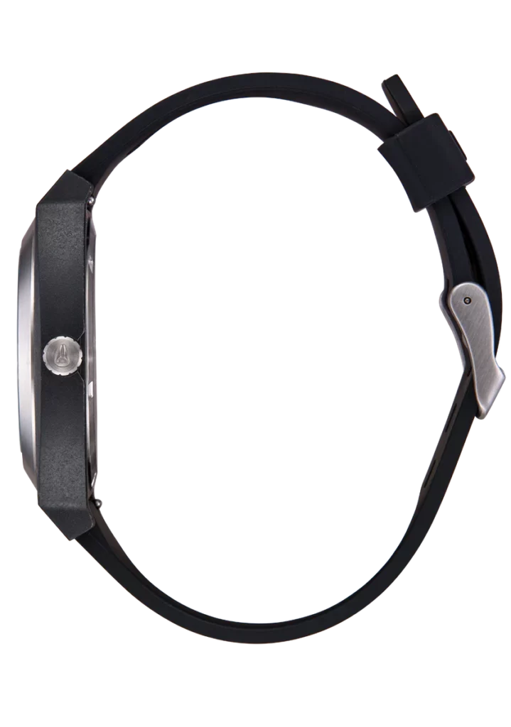 profil de la Time Teller OPP Black montrant l’épaisseur du boîtier