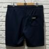 Dos du short bleu marine Saint Viateur avec poche passepoilée