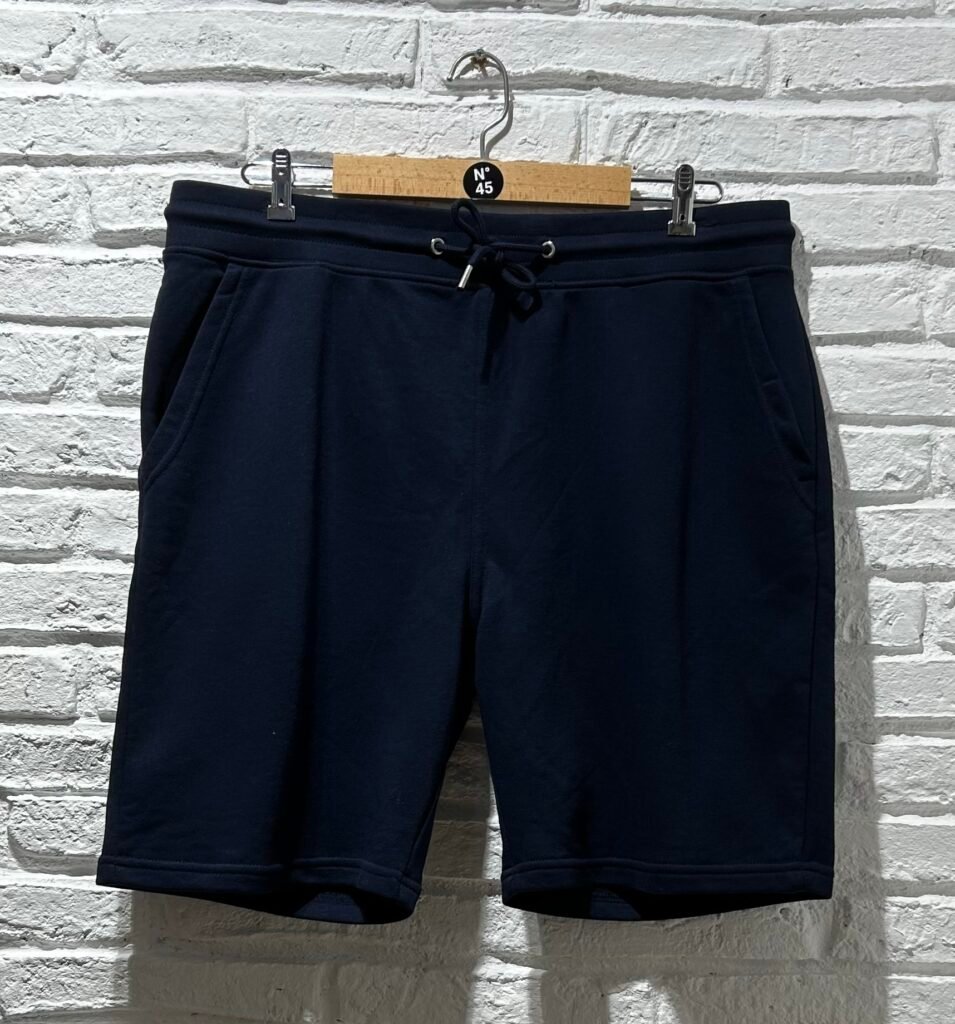 Short bleu marine Saint Viateur en coton vue de face
