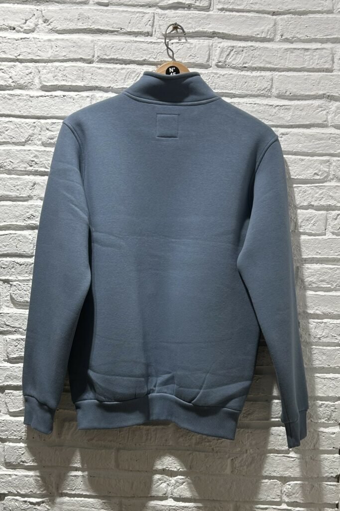 Pull Belharra bleu sans capuche, vue arrière