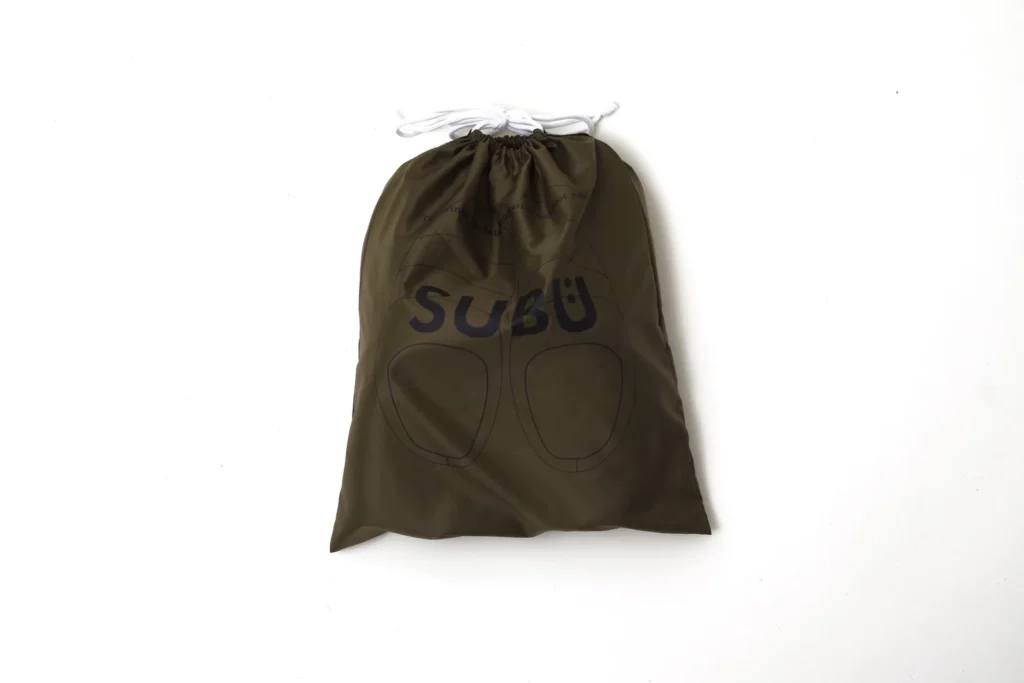 Vue détaillée des sandales SUBU Originals F-Line Mountain Khaki : tige kaki, revêtement Teflon, intérieur doux, semelle multicouche et sac de rangement inclus.